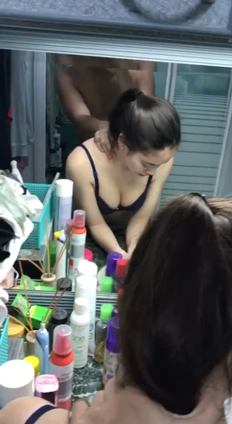 Doggy Pacarku di Kamar Mandi